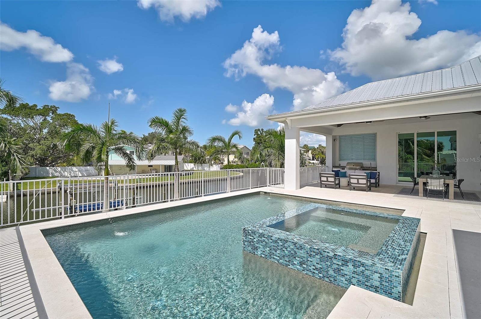 A4667422 Property Photo