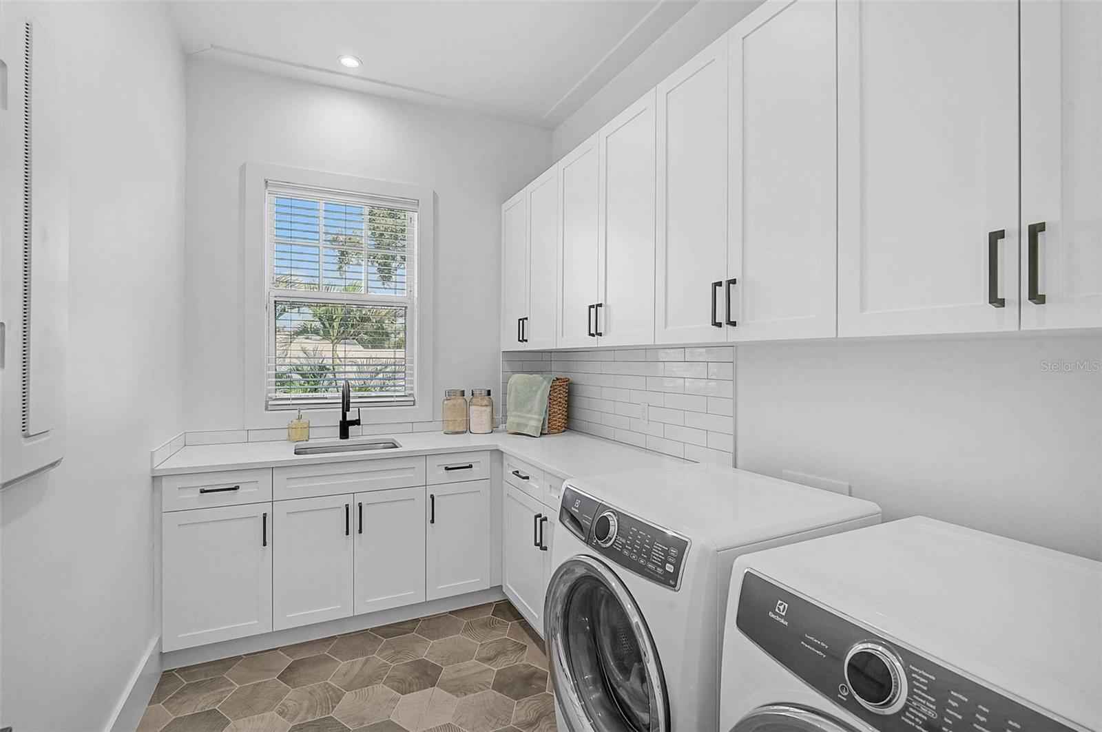 A4667422 Property Photo