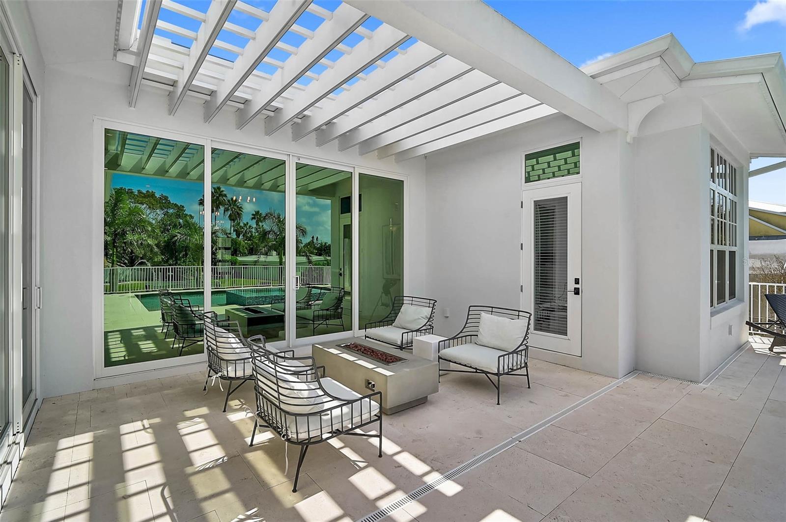 A4667422 Property Photo