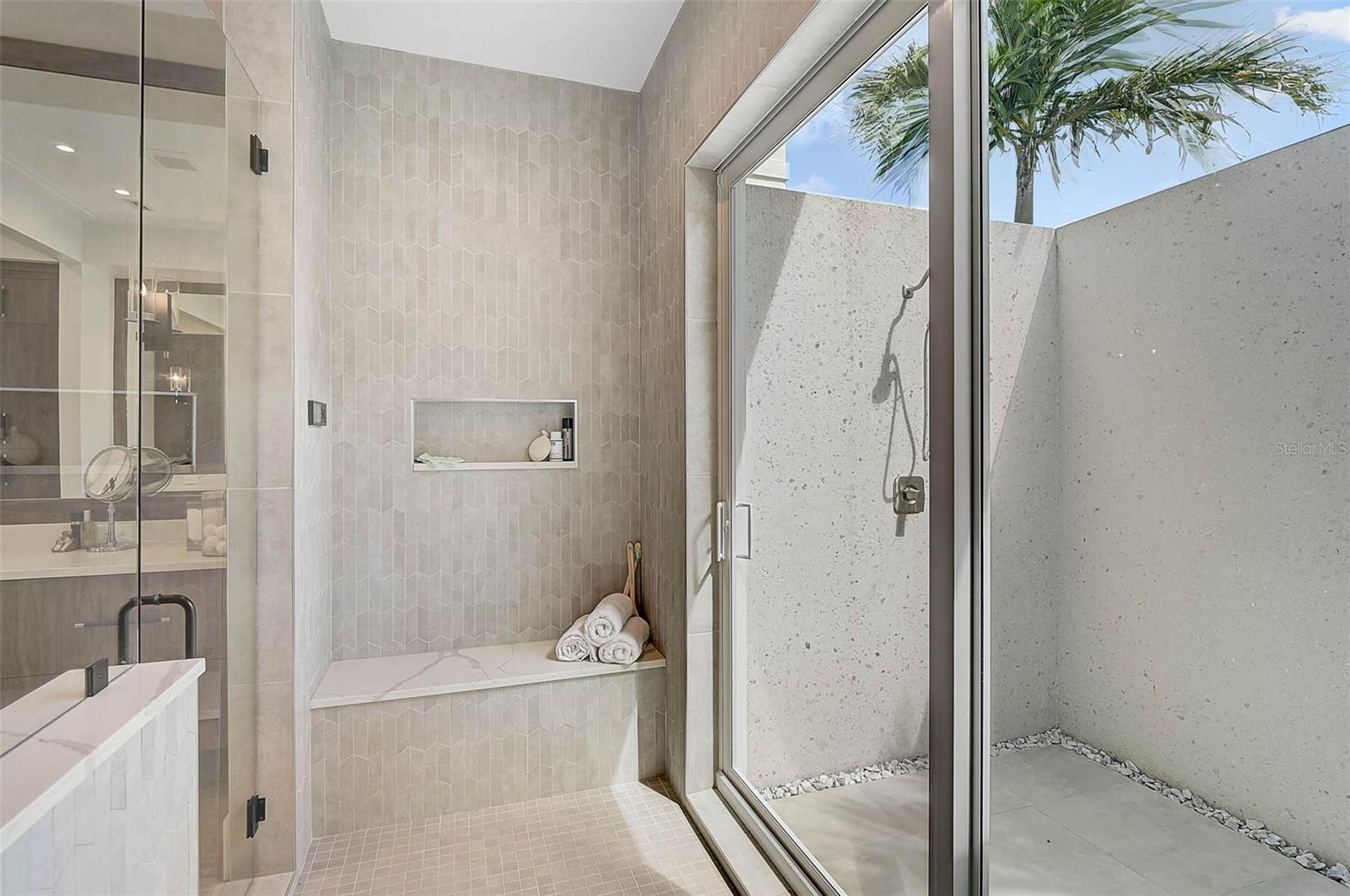 A4667422 Property Photo