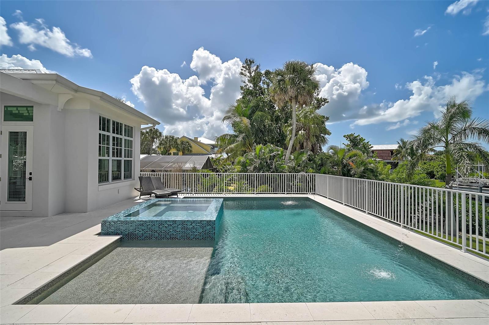 A4667422 Property Photo