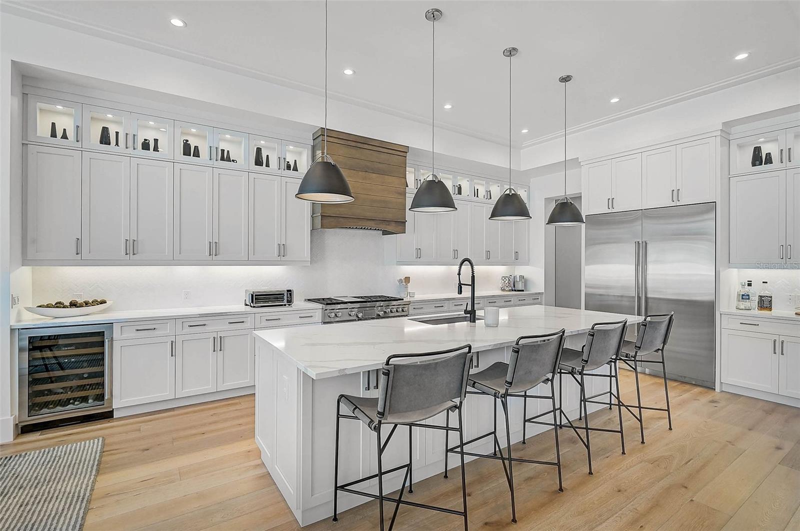 A4667422 Property Photo