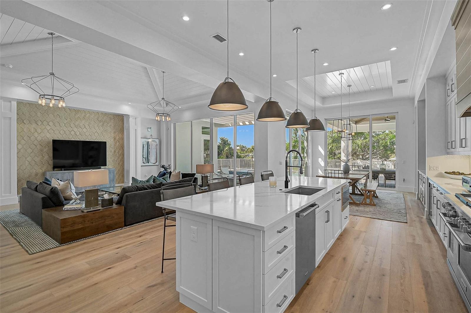 A4667422 Property Photo