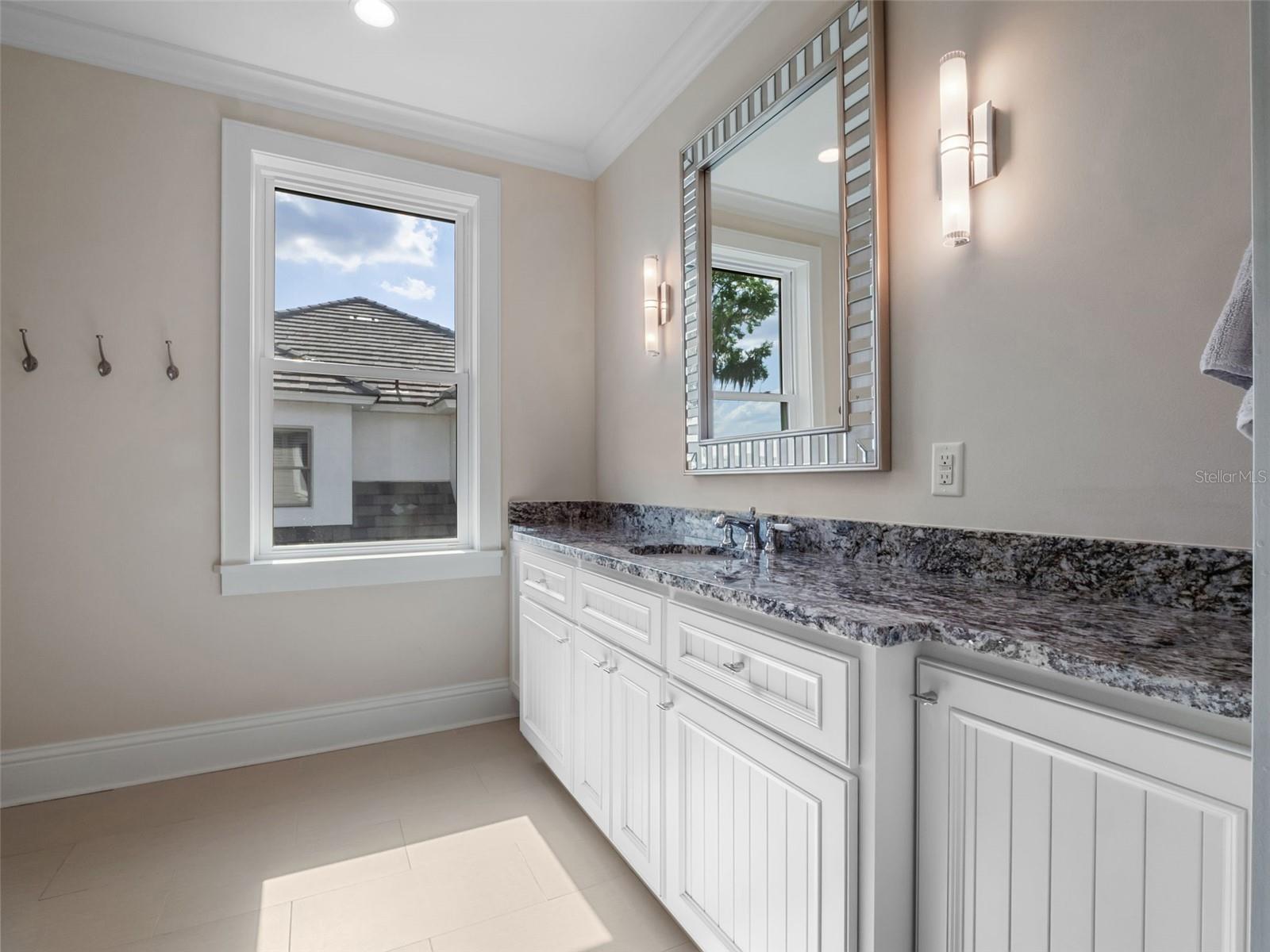 O6349925 Property Photo