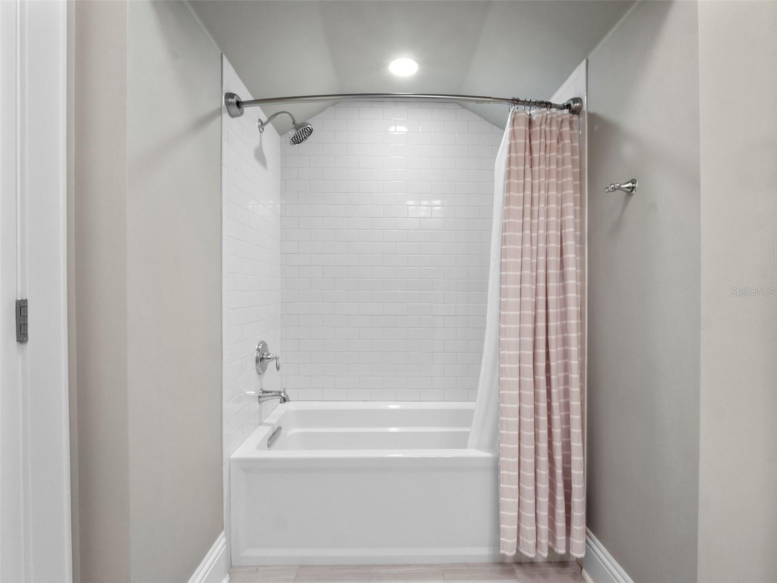 O6349925 Property Photo