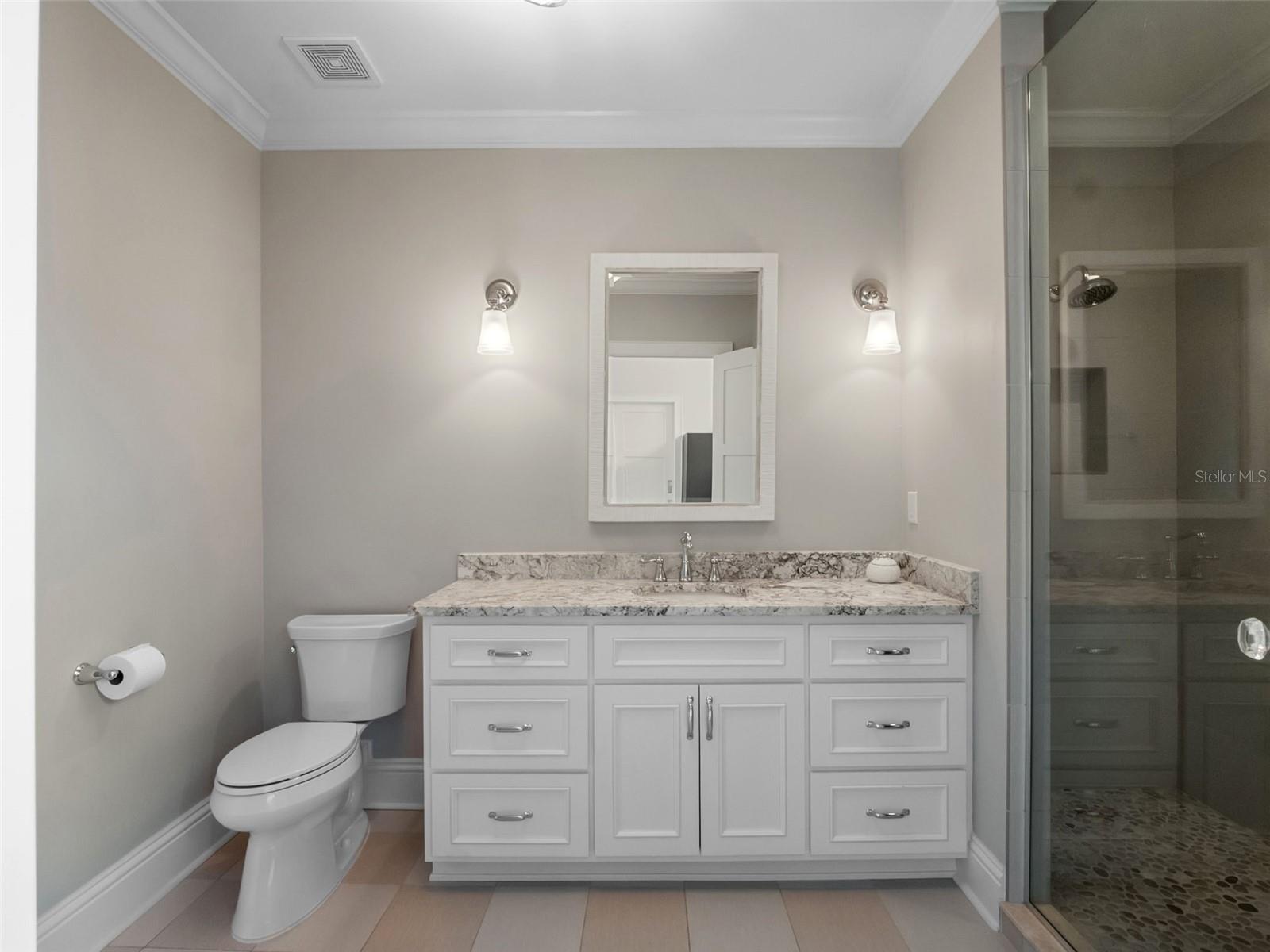 O6349925 Property Photo