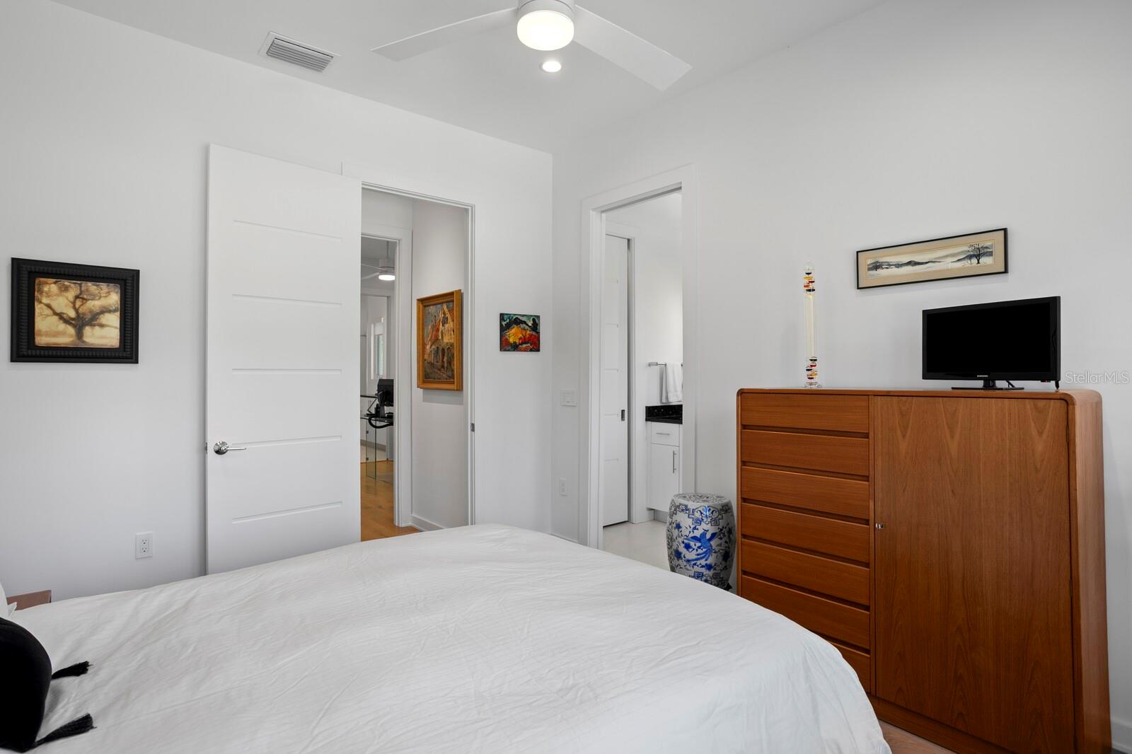 TB8434867 Property Photo