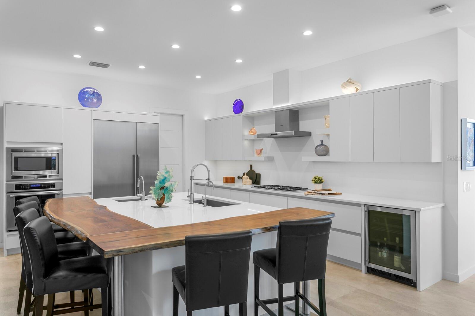 TB8434867 Property Photo