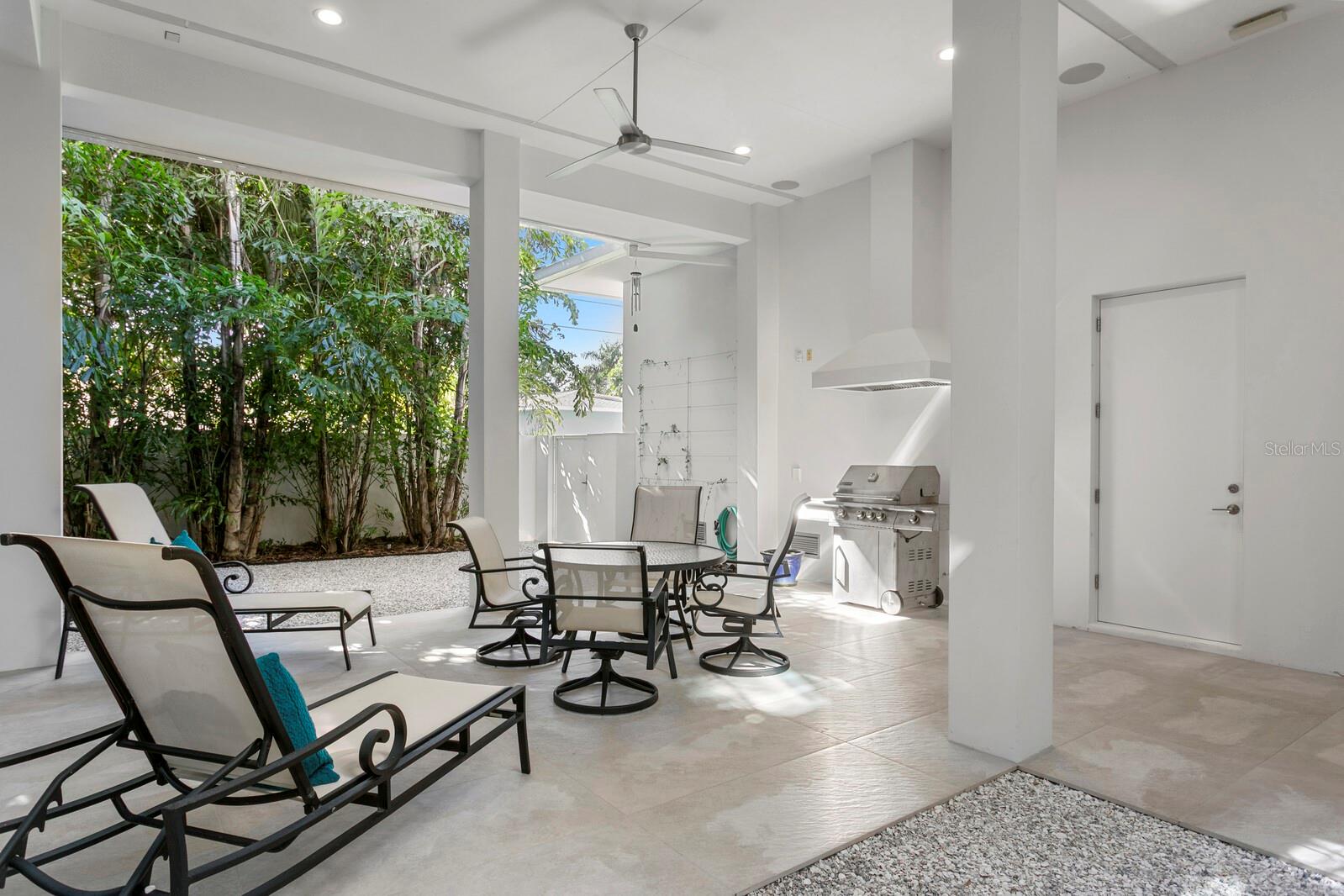 TB8434867 Property Photo