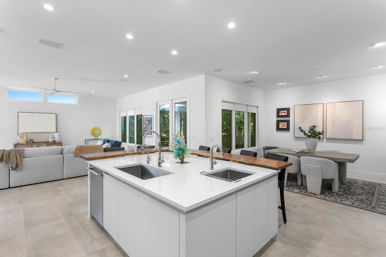 TB8434867 Property Photo