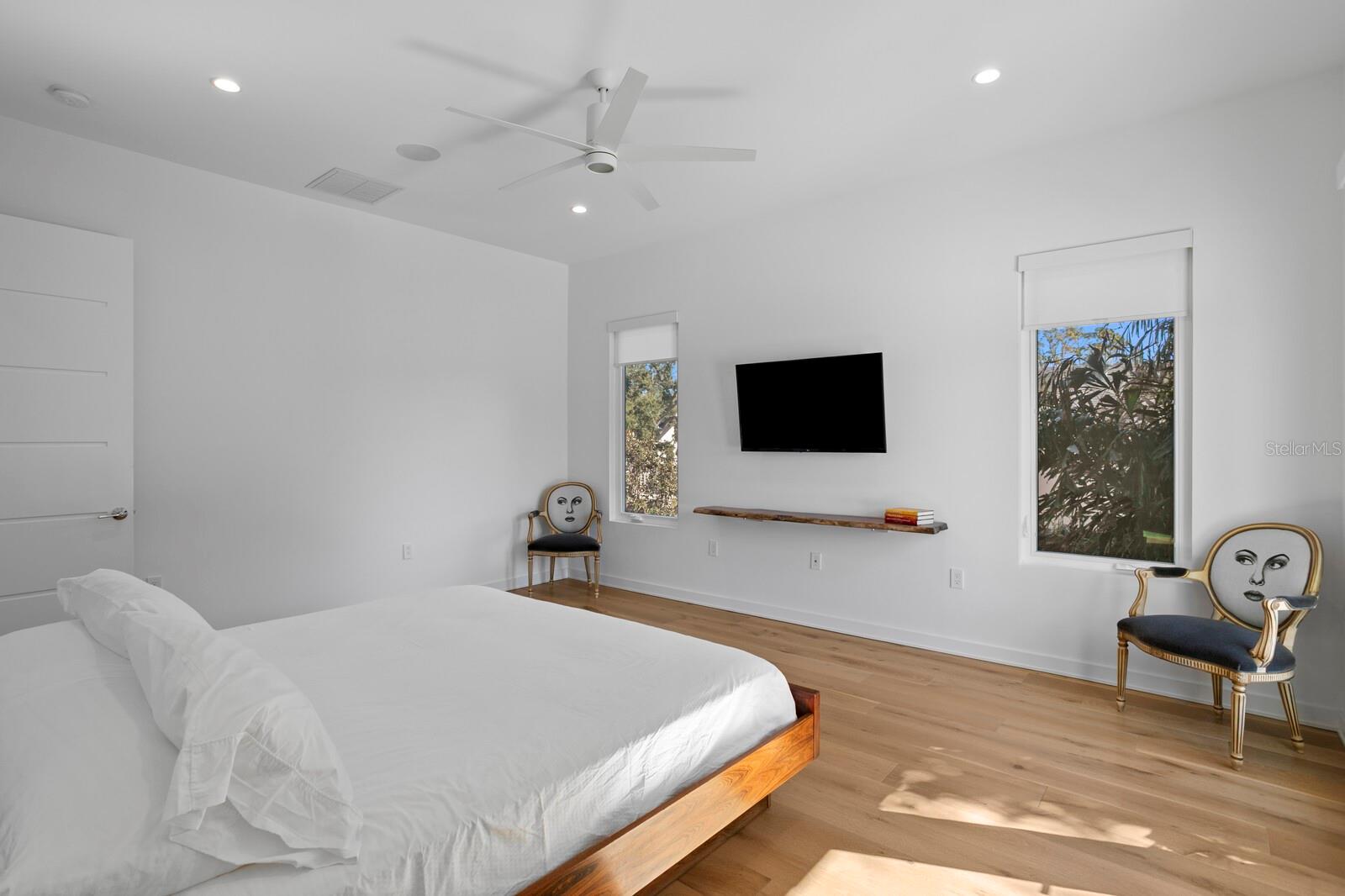 TB8434867 Property Photo