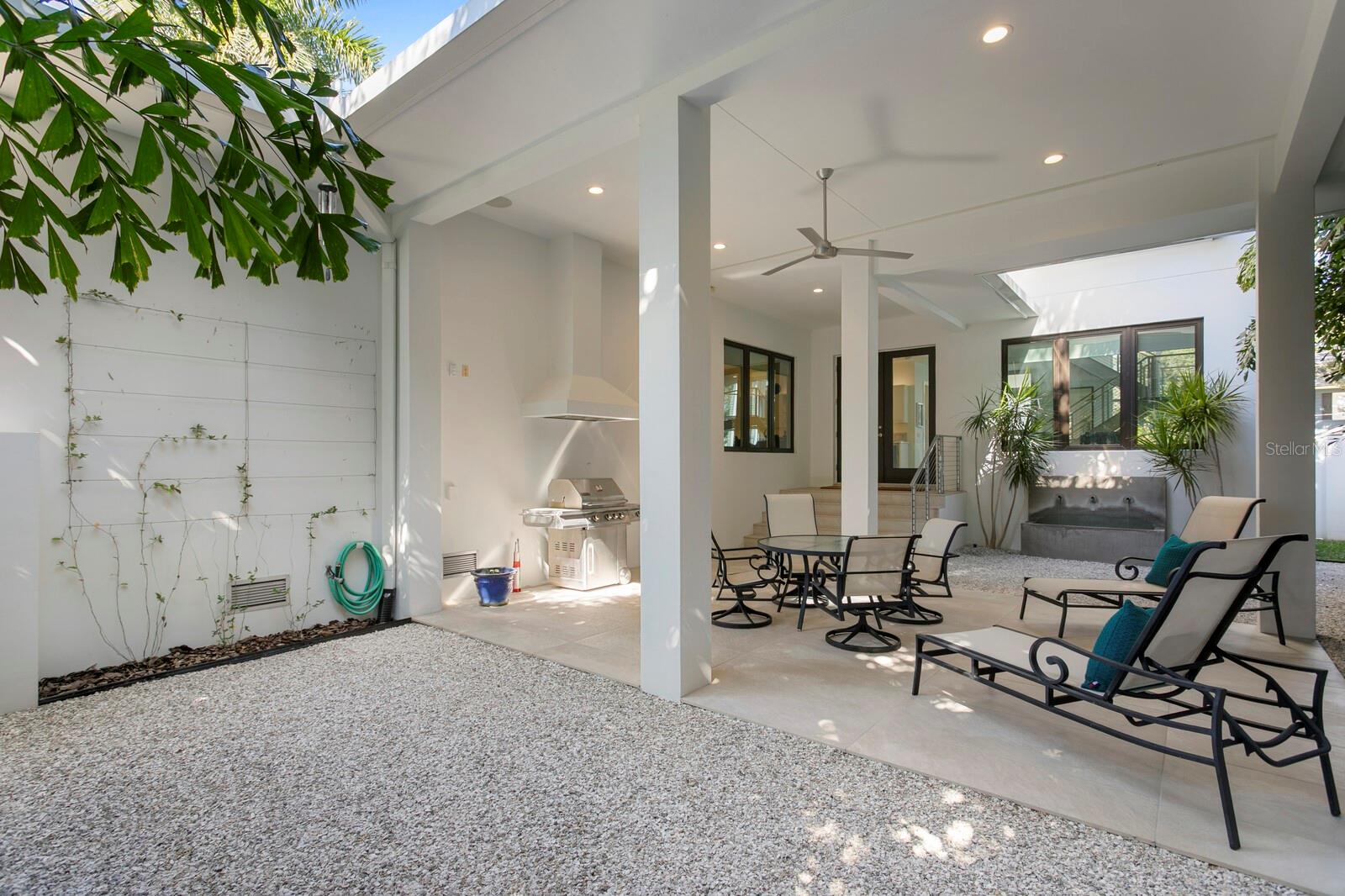 TB8434867 Property Photo