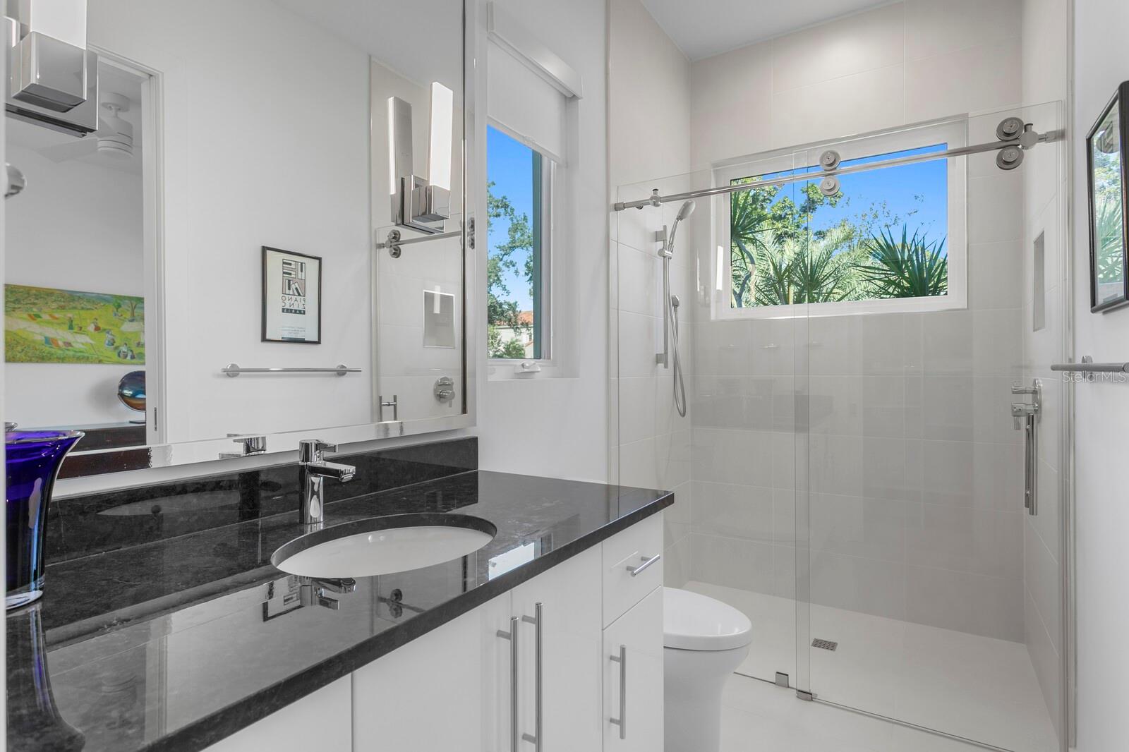 TB8434867 Property Photo