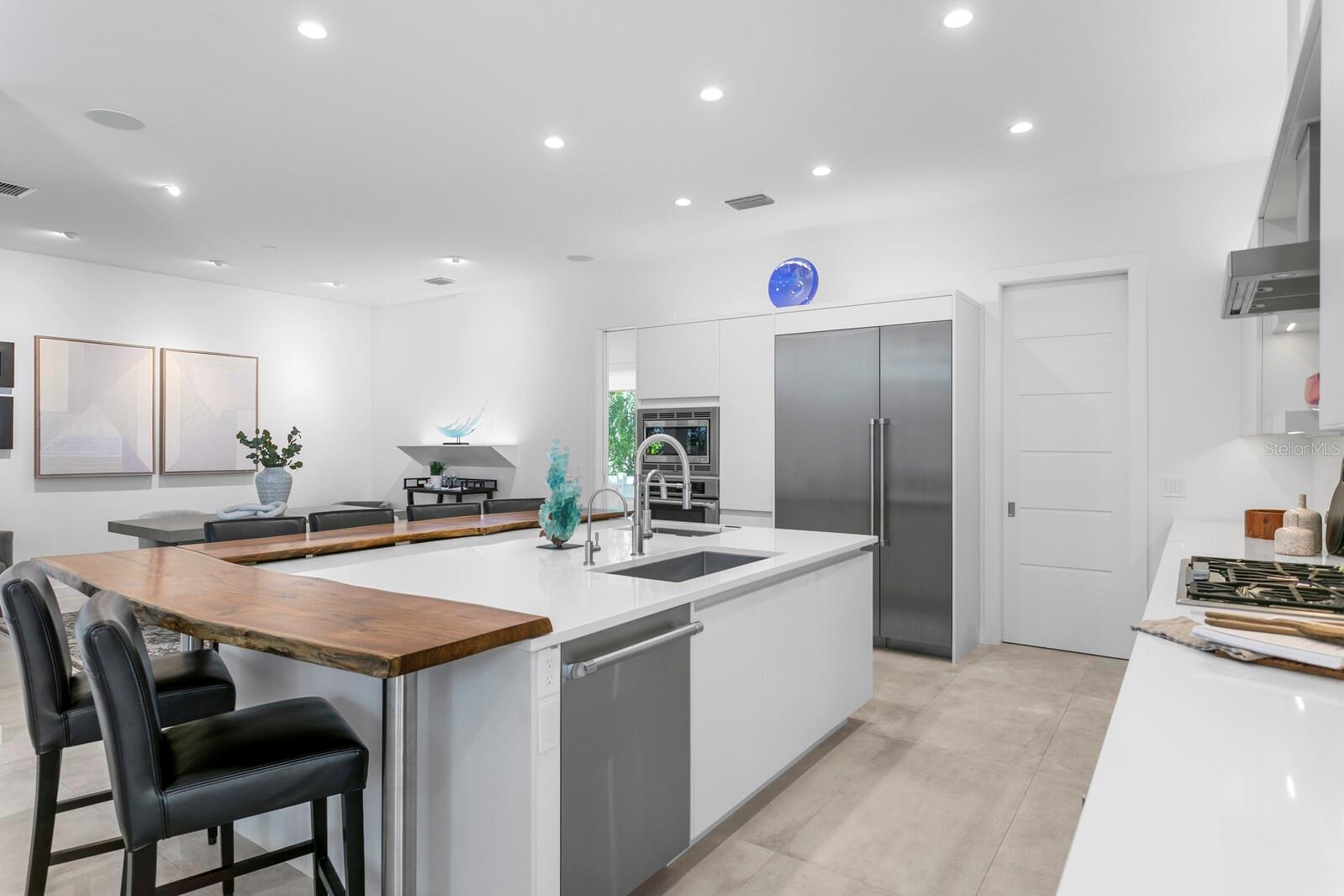 TB8434867 Property Photo