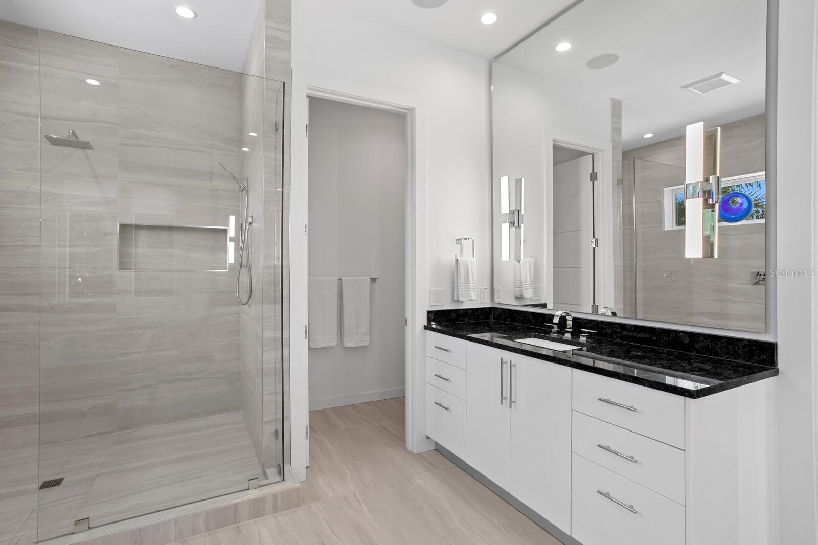 TB8434867 Property Photo