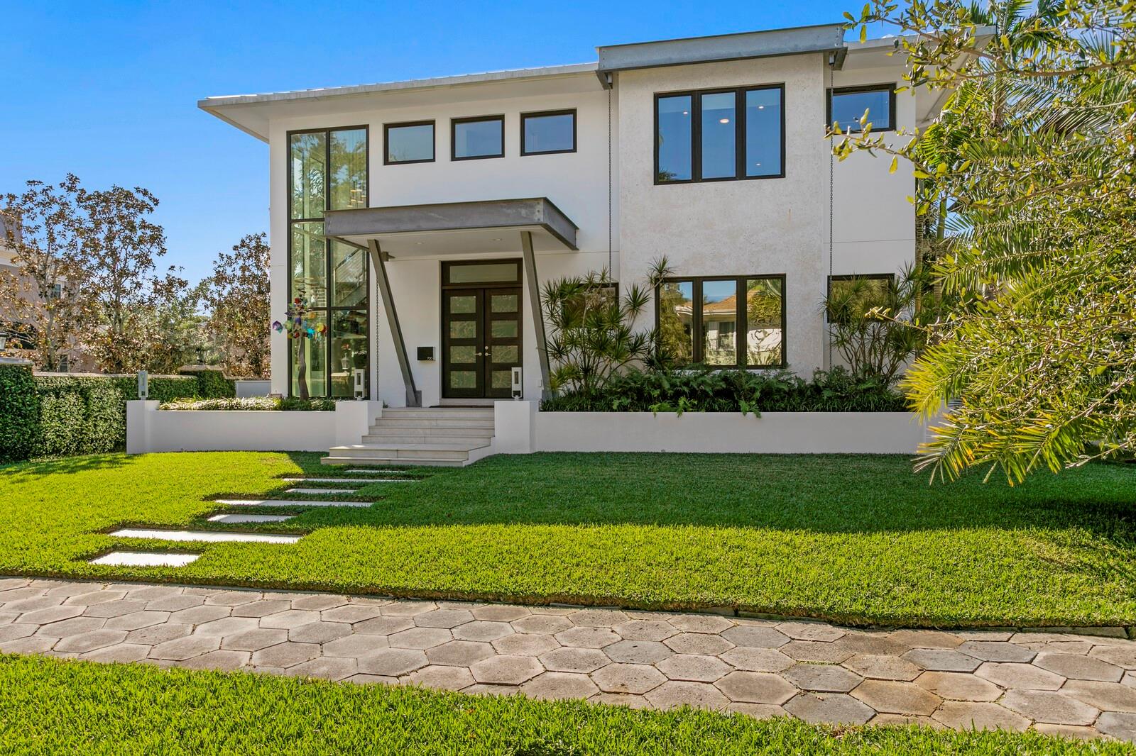 TB8434867 Property Photo