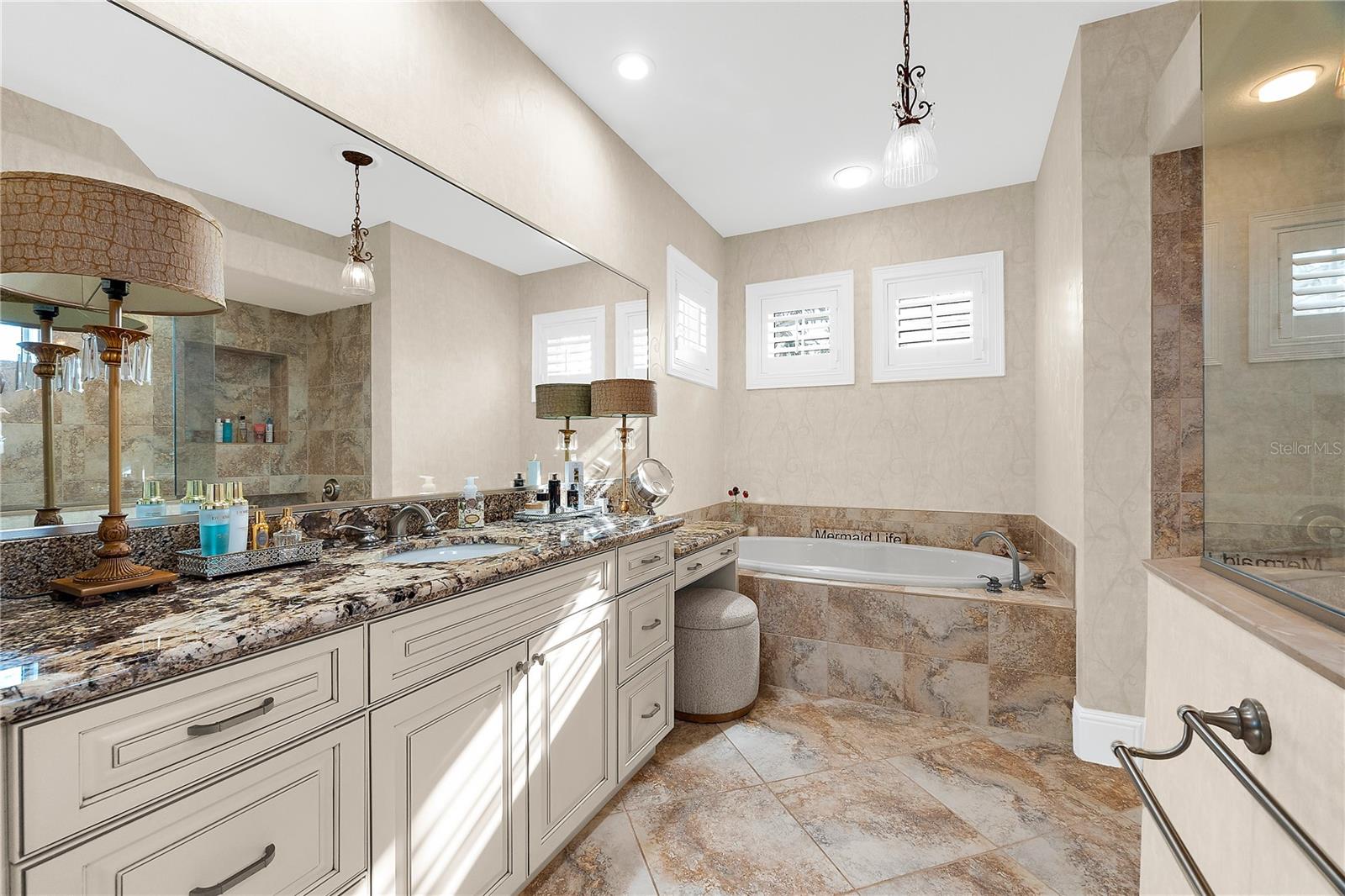 A4667459 Property Photo