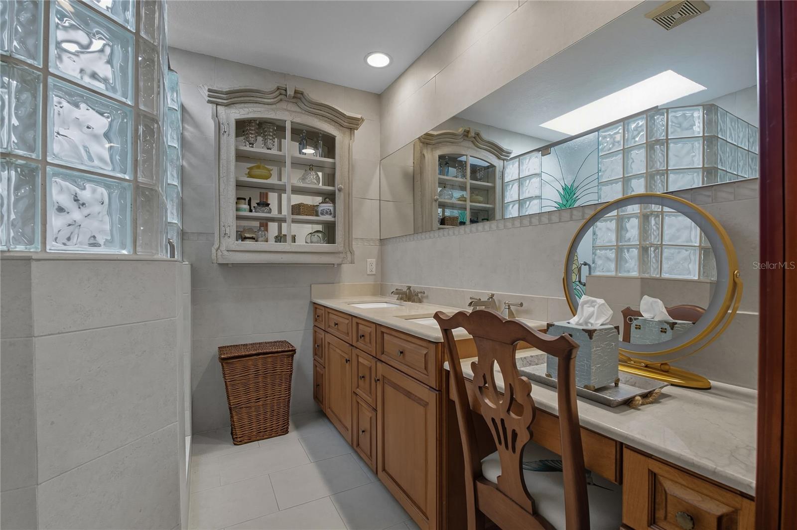 DUAL SINK VANITY AND AN EXTRA "GET READY" VANITY IN THE PRIMARY BATH!