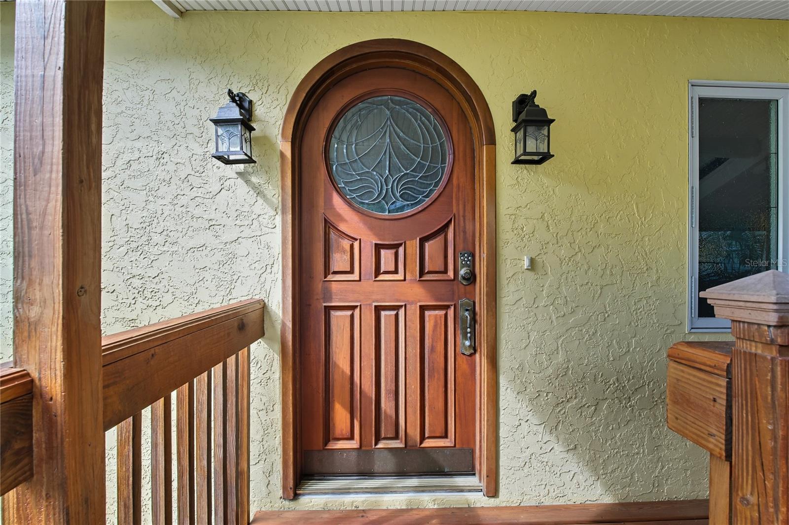 SIDE ENTRANCE/SIDE BALCONY AND STAIRS!