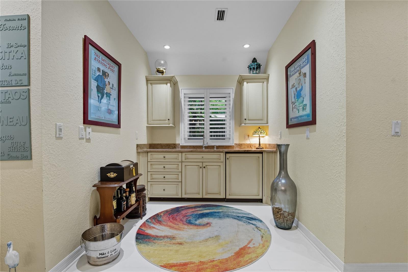 WET BAR ~ GREAT ENTERTAINING AREA OFF THE POOL