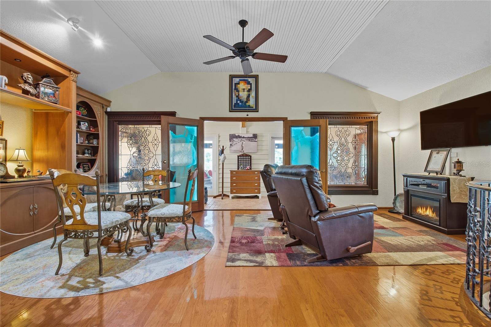 UPSTAIRS GREAT ROOM ~ AN UNBELIEVABLE MAN CAVE OR JUST HAVING AN EXTRA FAMILY ROOM IS HUGE!