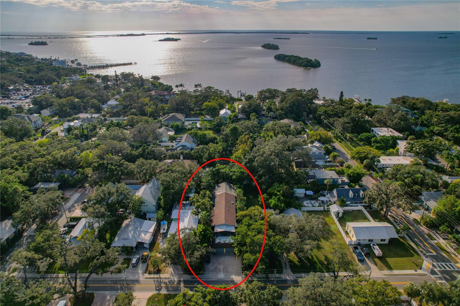 CAN YOU BELIEVE YOU CAN WALK TO THE WATER, BUT NOT WORRY ABOUT FLOODING? HIGH & DRY HERE!