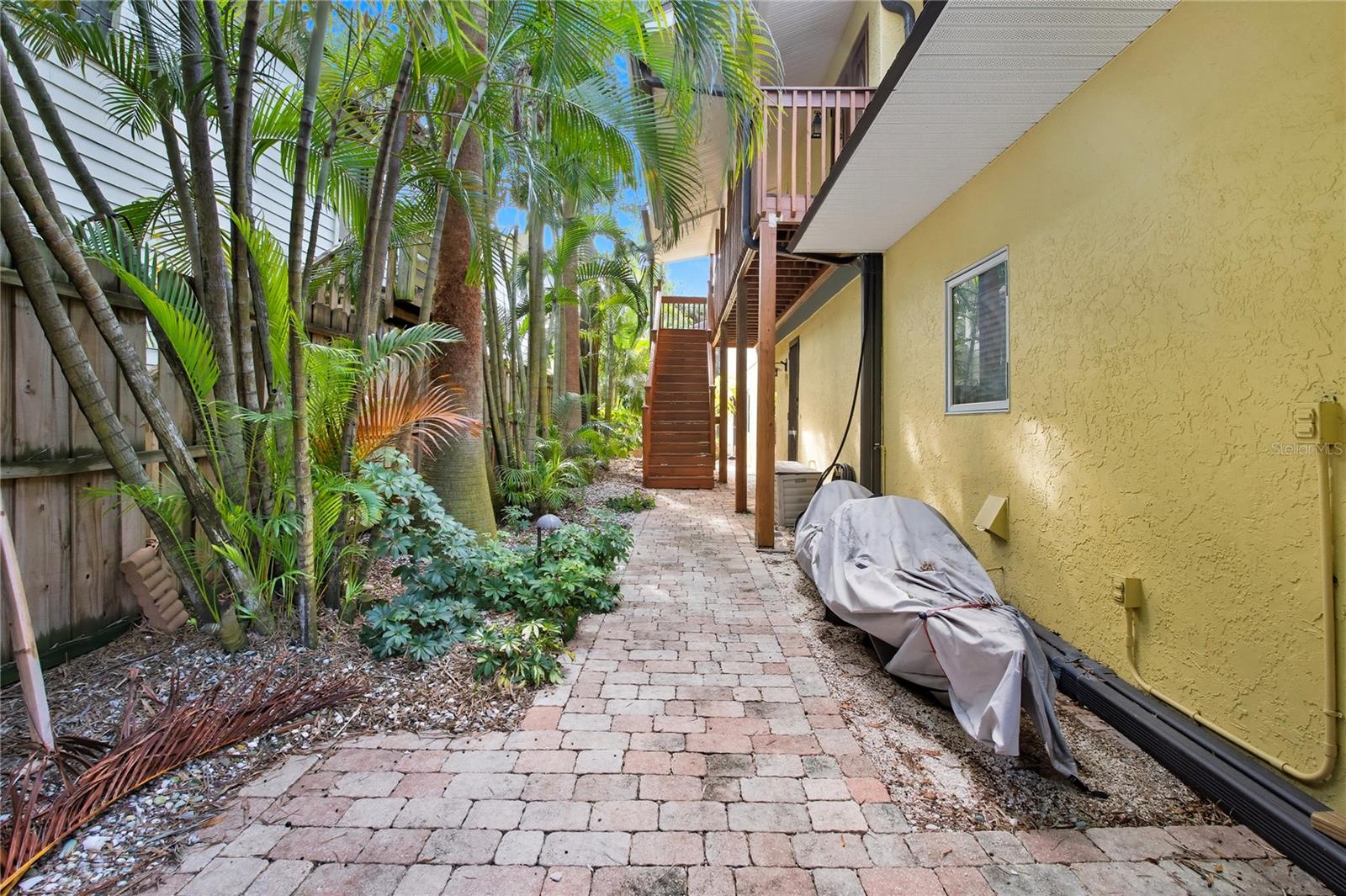 BEAUTIFULLY MAINTAINED HOME!