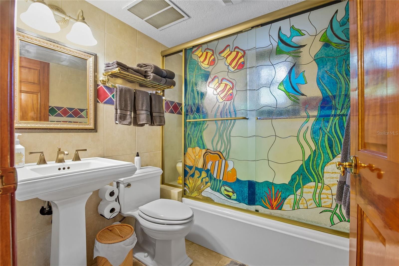 DOWNSTAIRS FULL BATHROOM