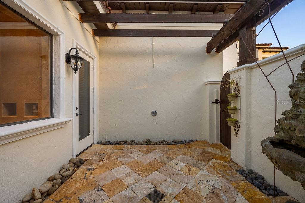 O6350037 Property Photo