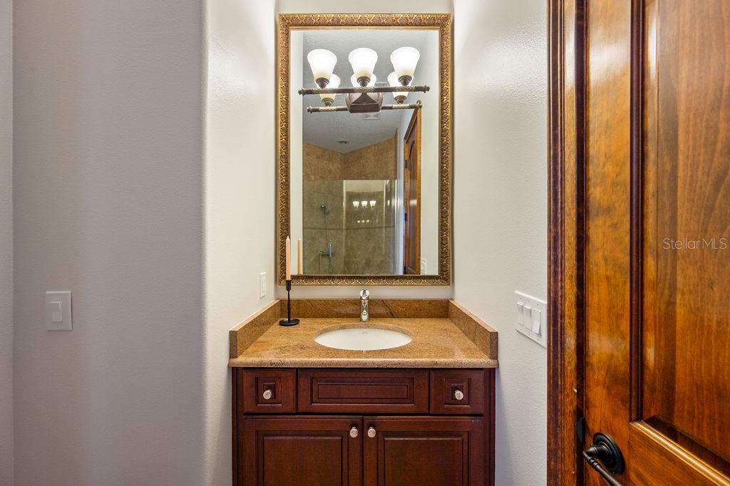 O6350037 Property Photo