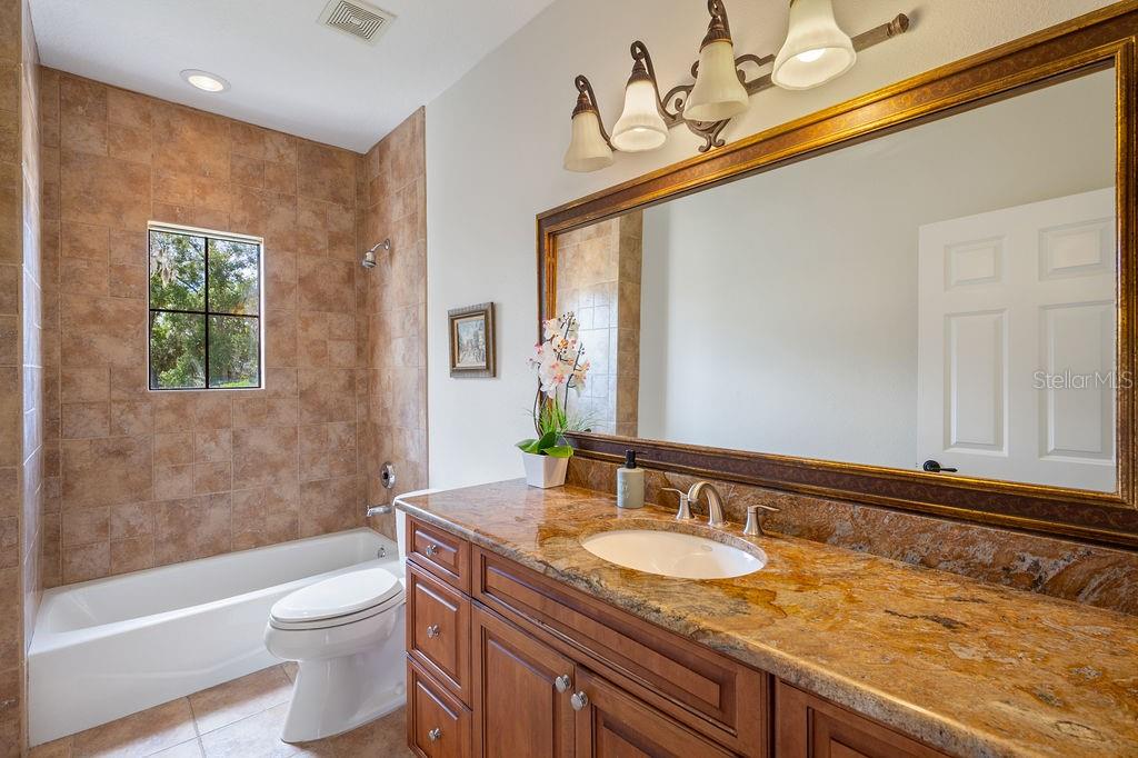 O6350037 Property Photo