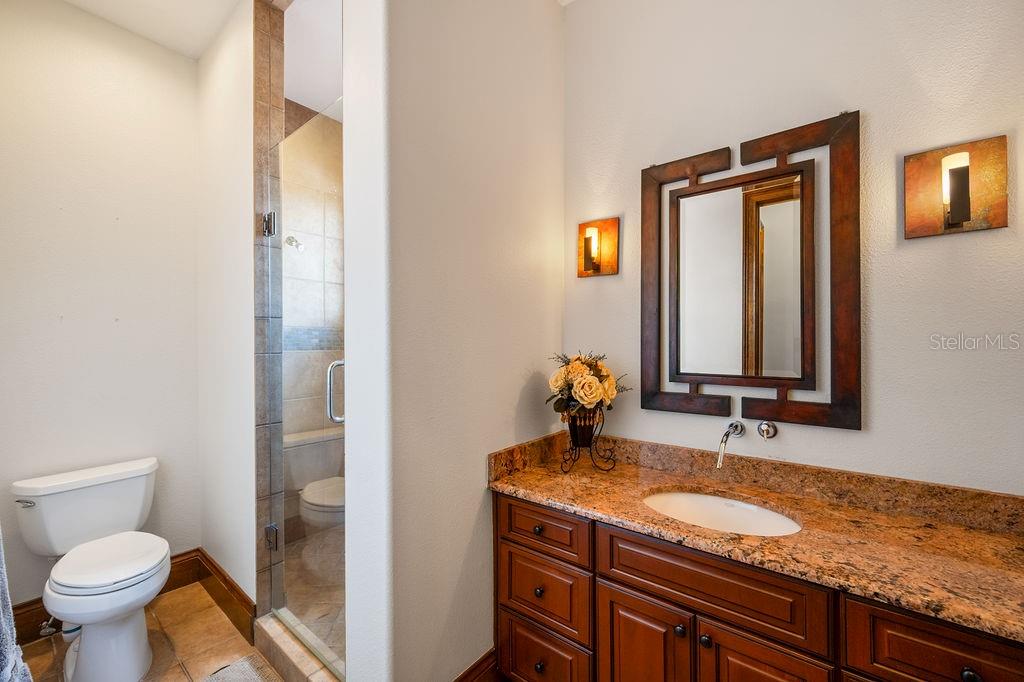 O6350037 Property Photo