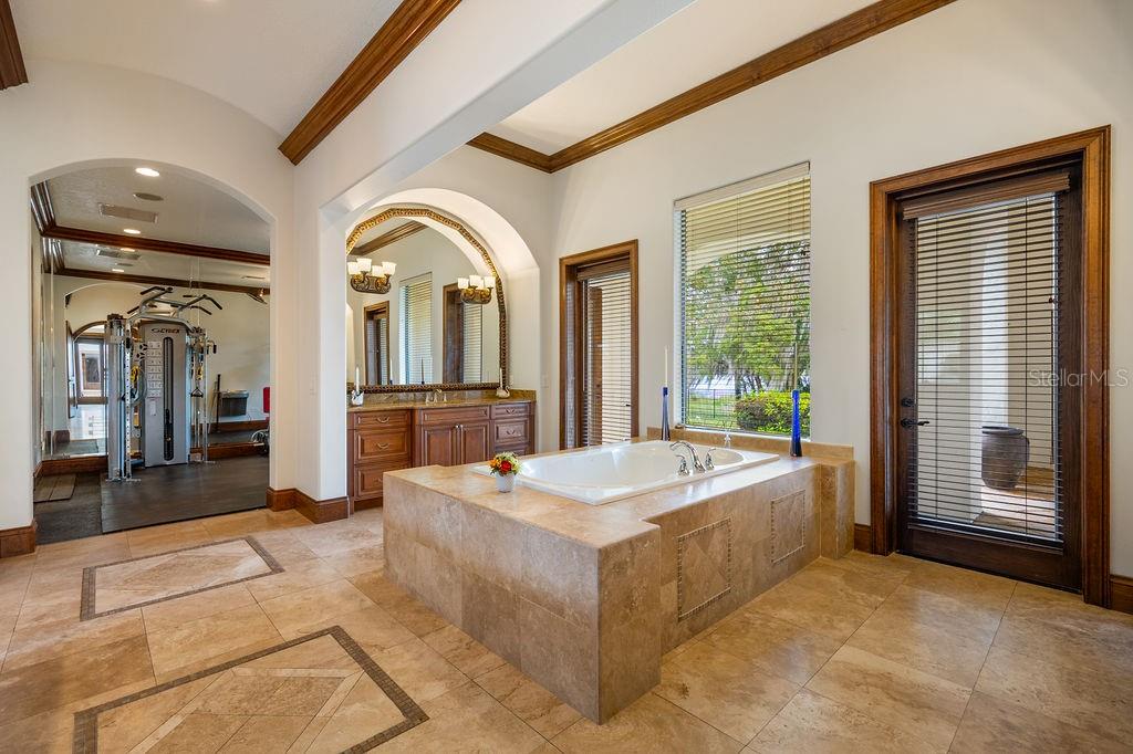 O6350037 Property Photo