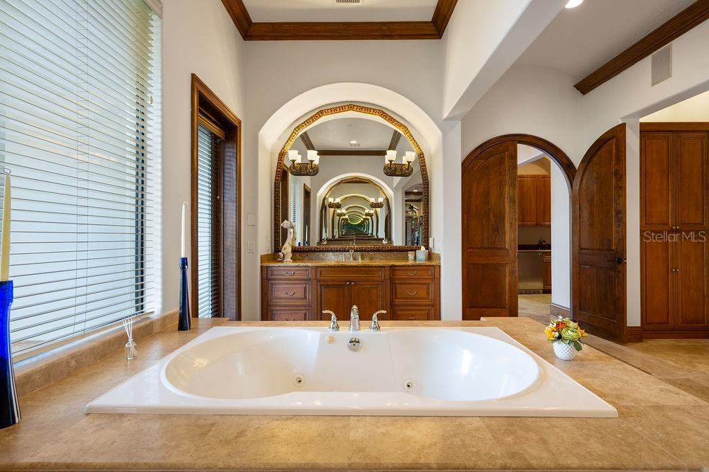 O6350037 Property Photo