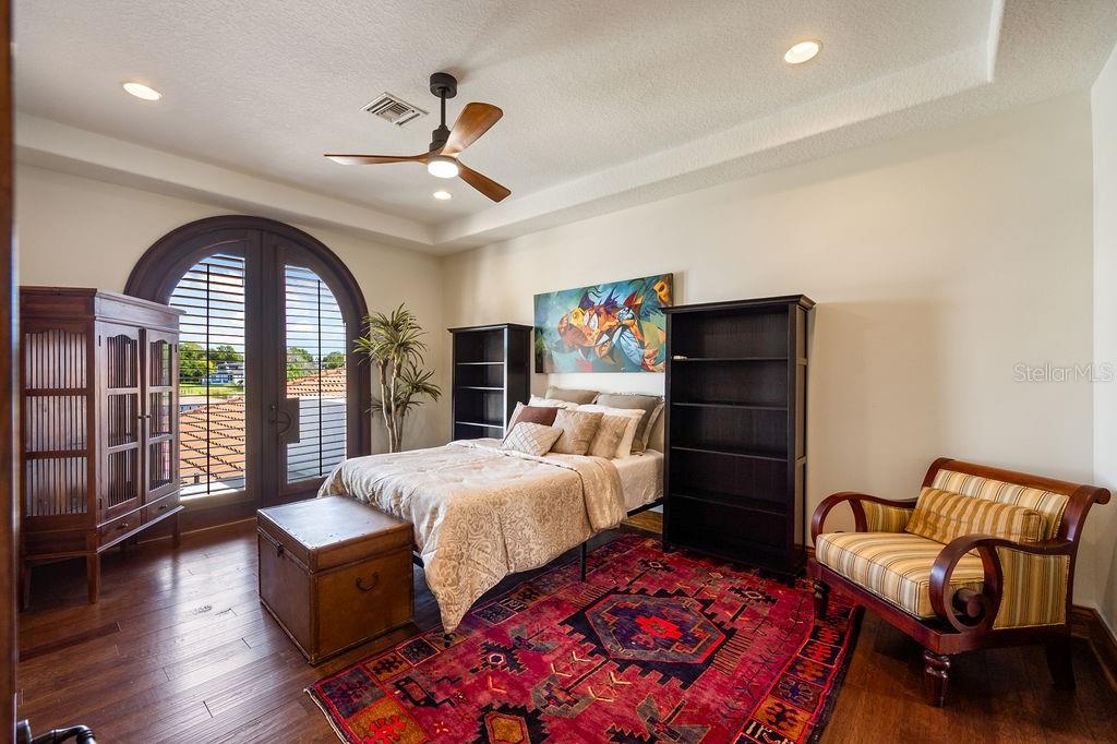 O6350037 Property Photo