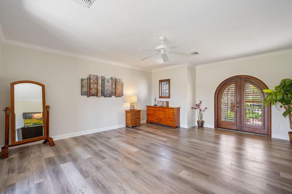 O6350037 Property Photo