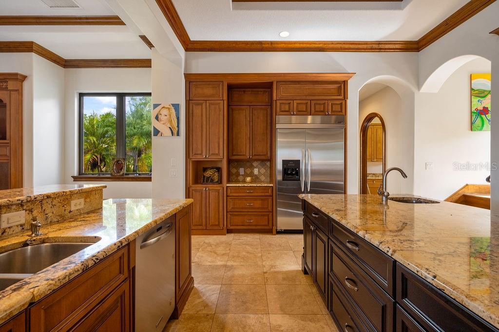 O6350037 Property Photo