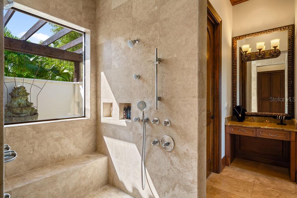 O6350037 Property Photo