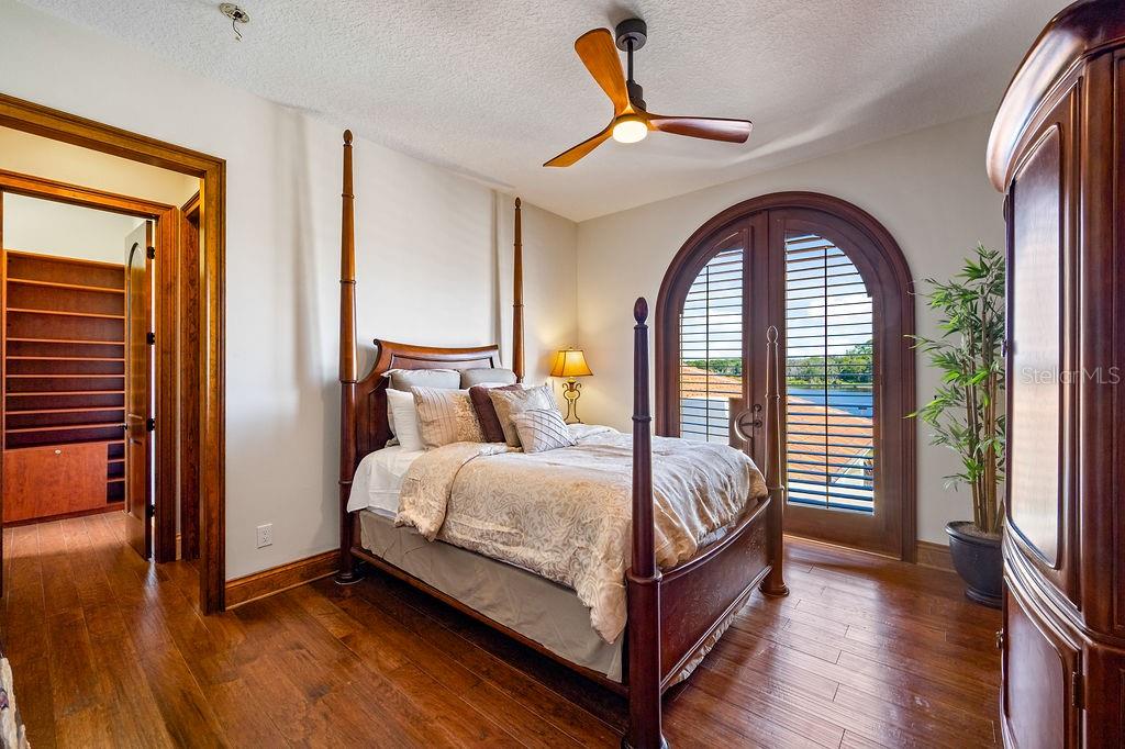 O6350037 Property Photo