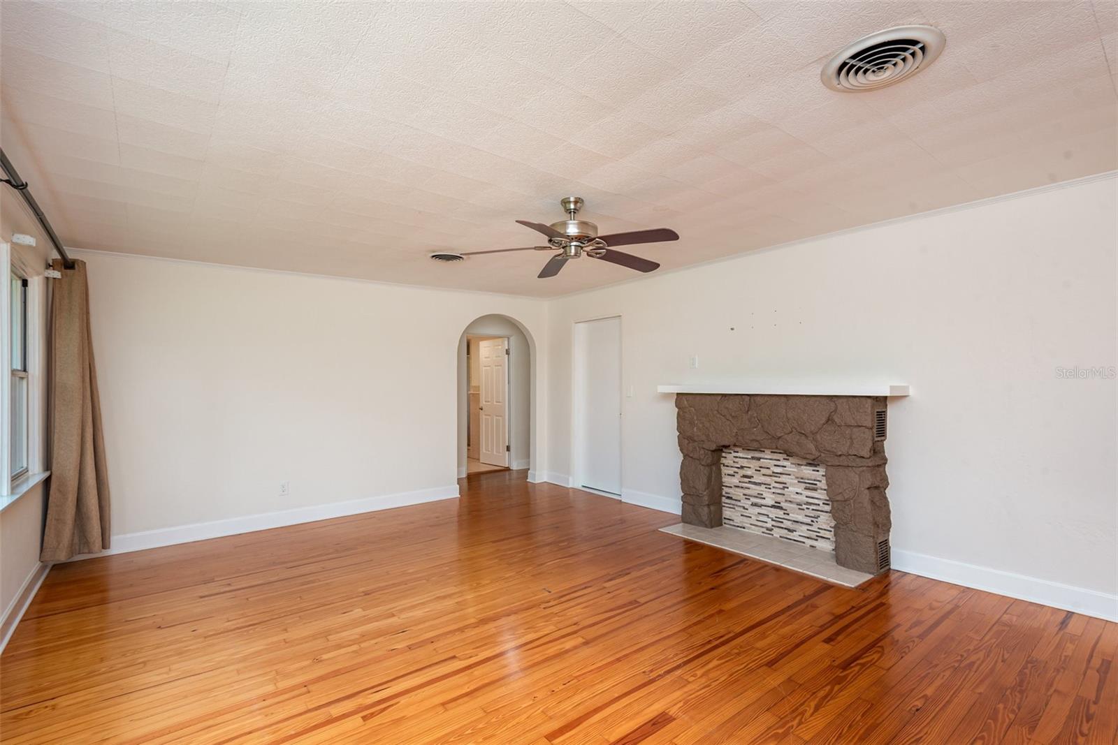 215 PONCE DE LEON BLVD, DAYTONA BEACH, FL, 32114