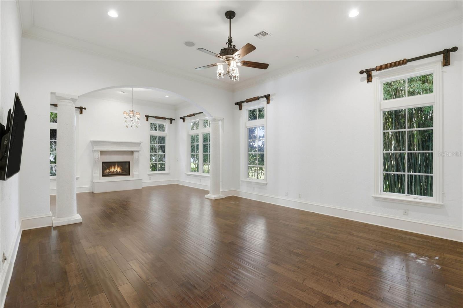 O6350054 Property Photo