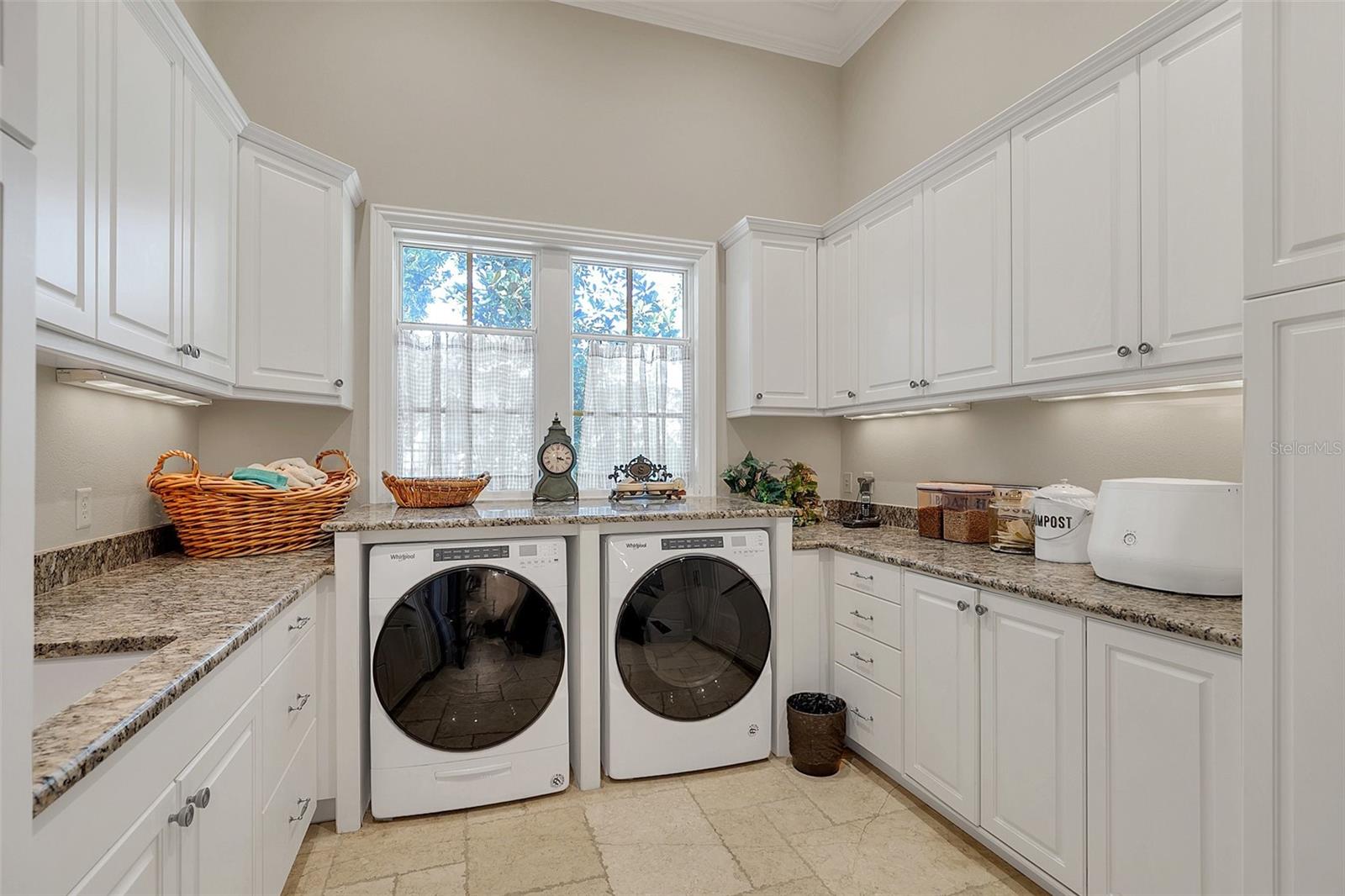 O6350054 Property Photo