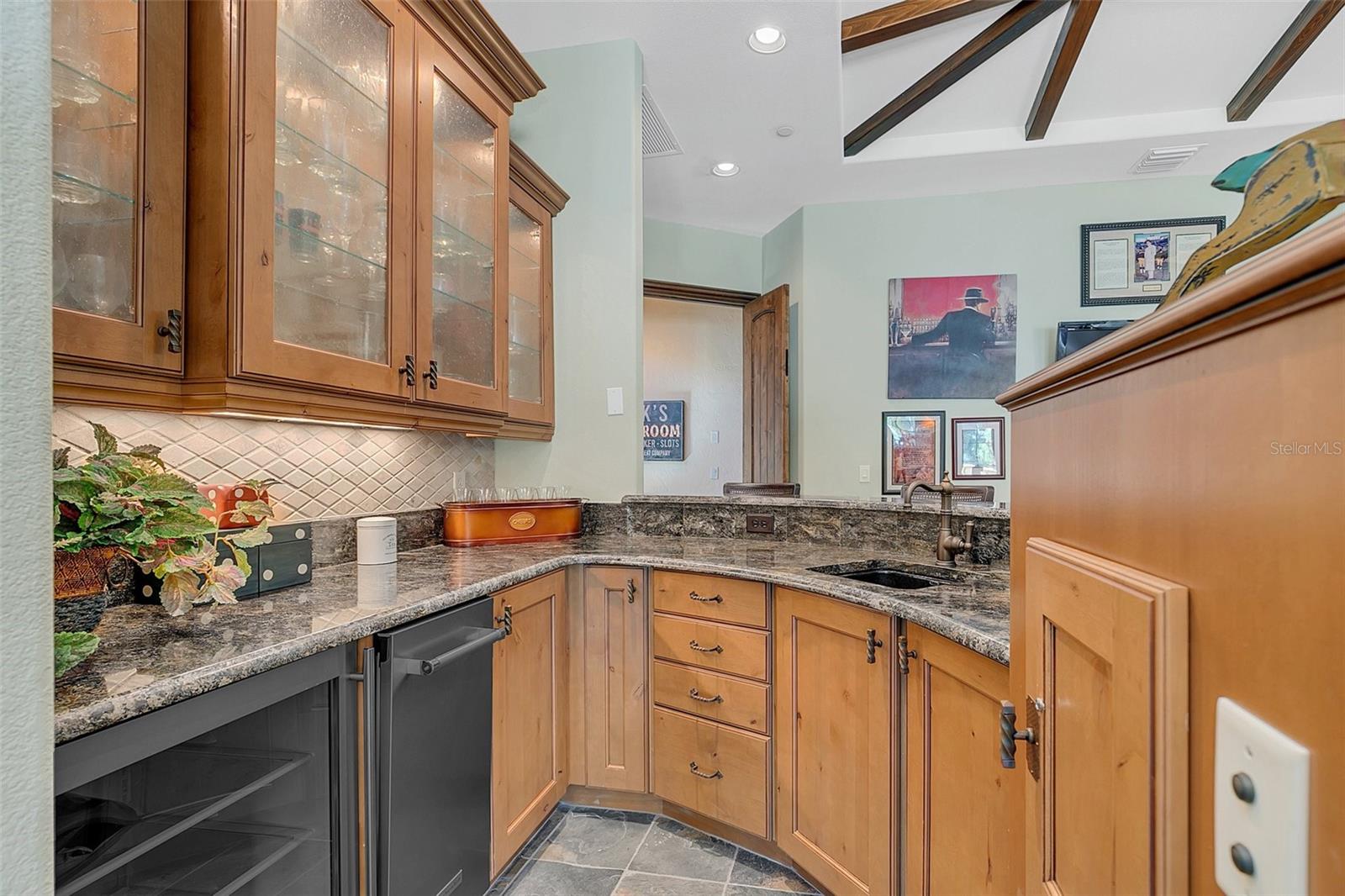 O6350054 Property Photo