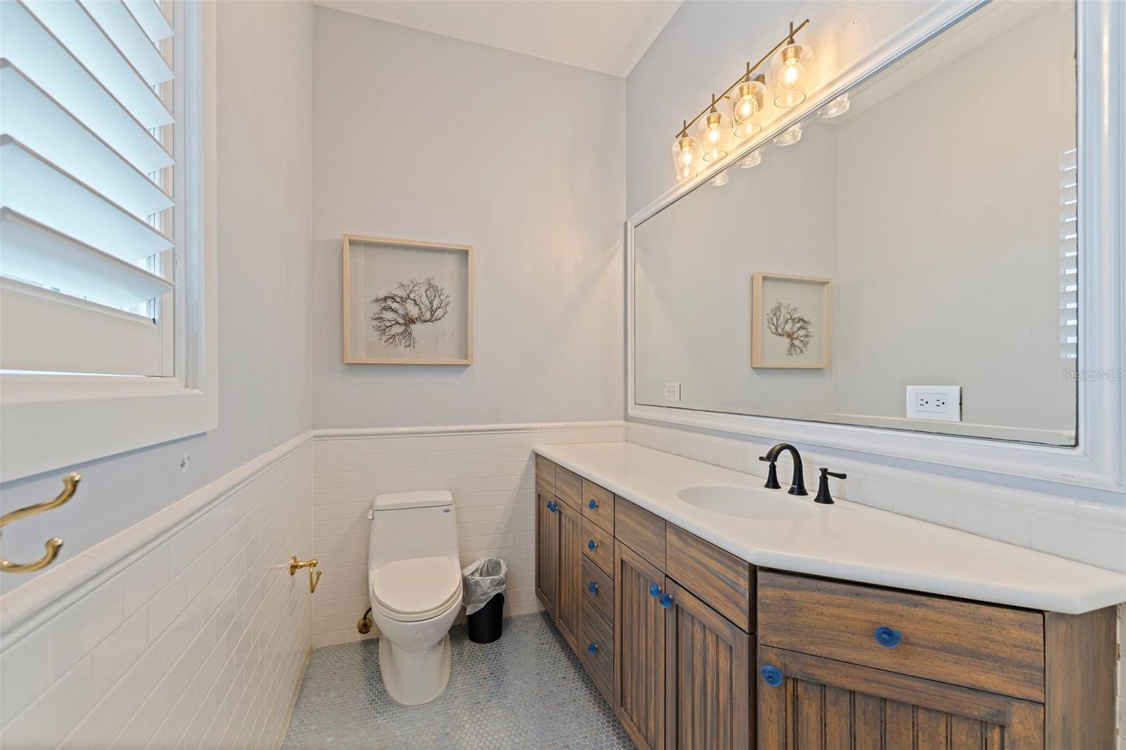 TB8434995 Property Photo