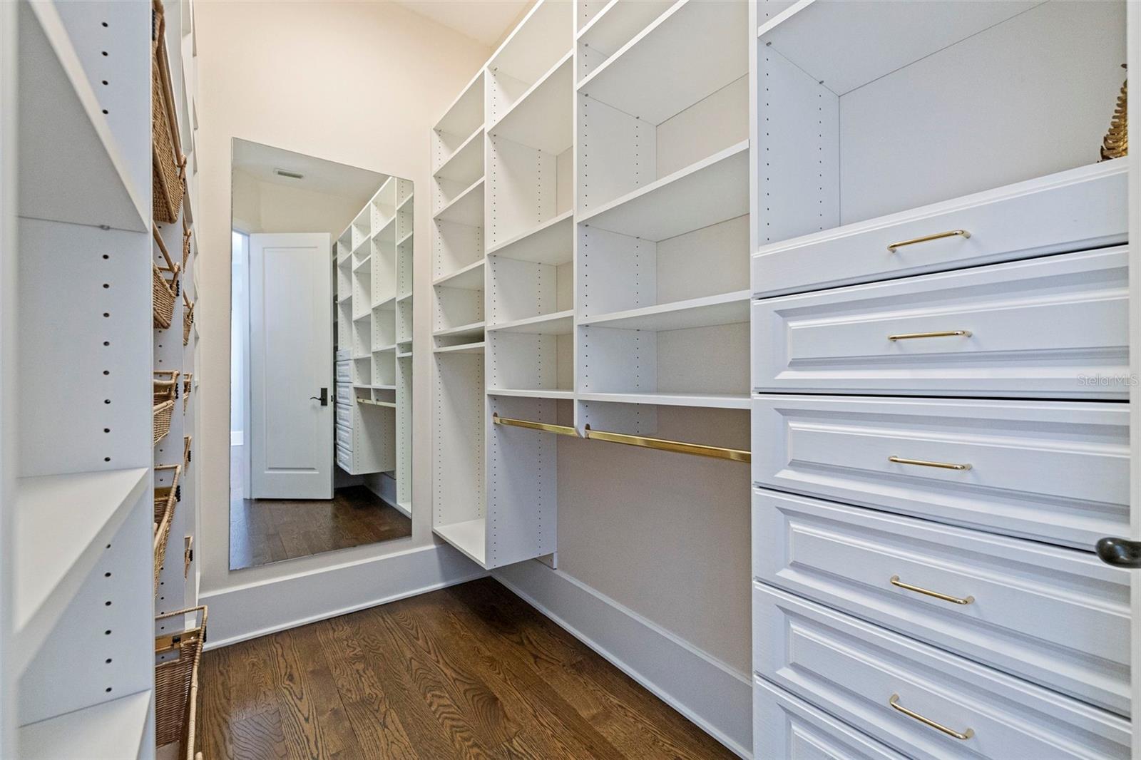 TB8434995 Property Photo