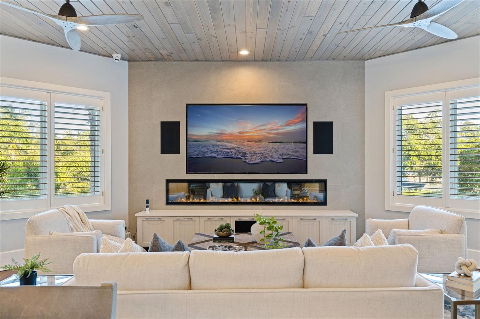 TB8434995 Property Photo