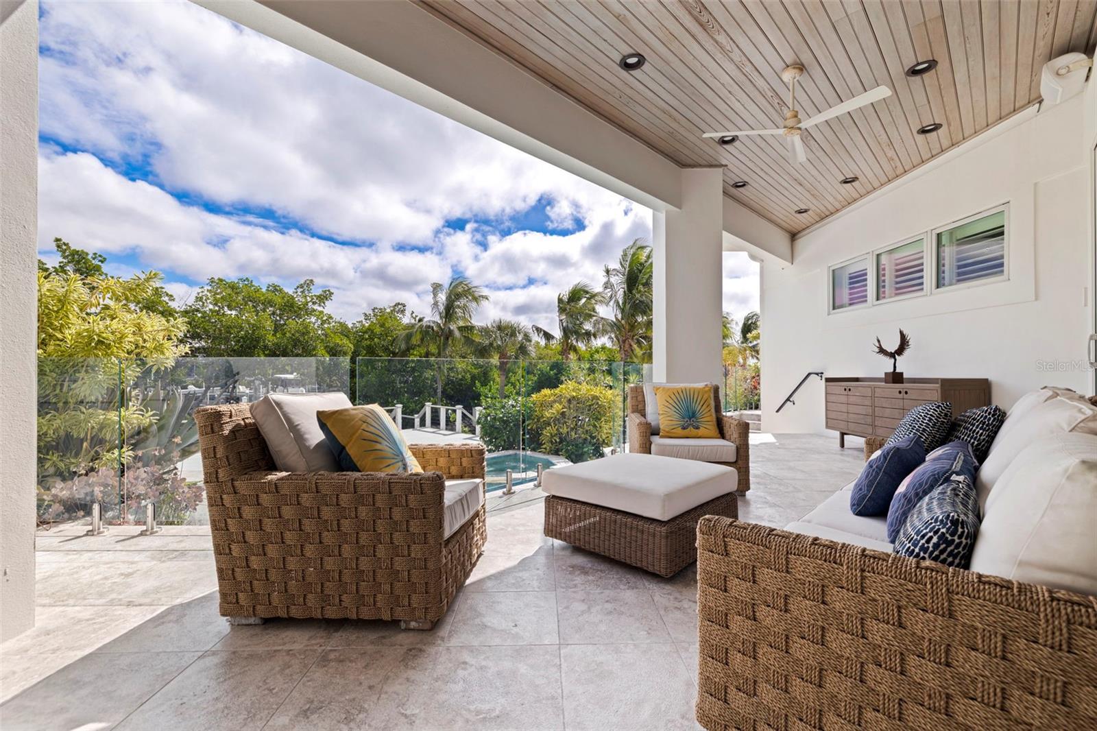 TB8434995 Property Photo