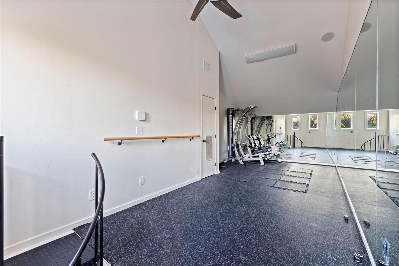 TB8434995 Property Photo