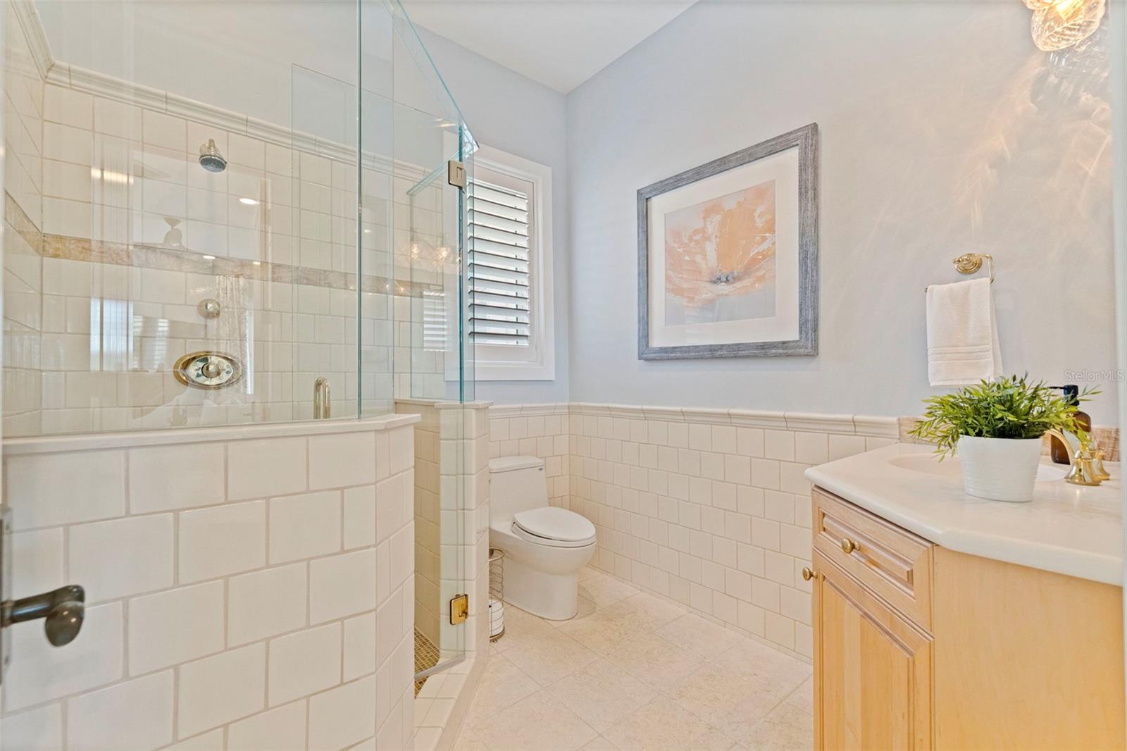 TB8434995 Property Photo