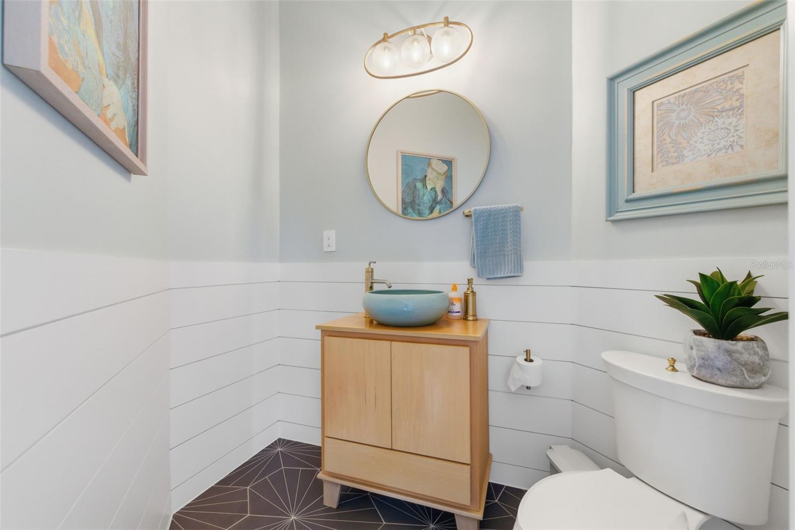 TB8434995 Property Photo